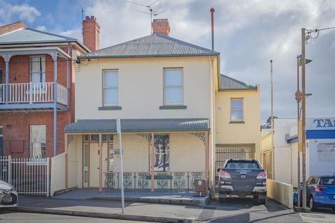 4 Bedroom House - Hobart CBD - Free Parking - Free WIFI - Accommodation Port Hedland 5