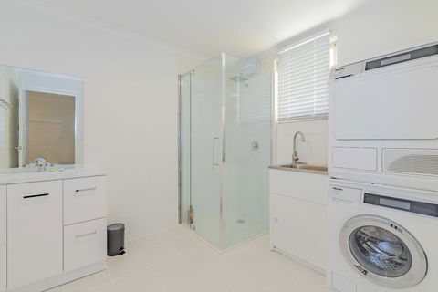 4 Bedroom House - Hobart CBD - Free Parking - Free WIFI - Accommodation Port Hedland 4