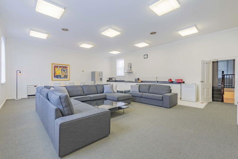 4 Bedroom House - Hobart CBD - Free Parking - Free WIFI - Accommodation Port Hedland 17