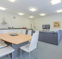 4 Bedroom House - Hobart CBD - Free Parking - Accommodation Port Hedland