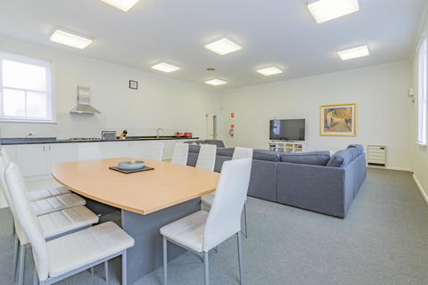 4 Bedroom House - Hobart CBD - Free Parking - Free WIFI - Accommodation Port Hedland 0