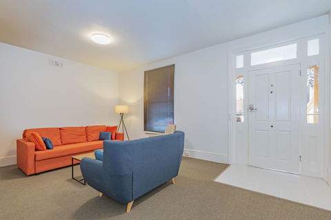 4 Bedroom House - Hobart CBD - Free Parking - Free WIFI - Accommodation Port Hedland 10