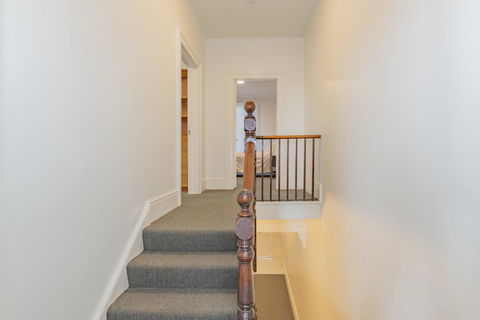 4 Bedroom House - Hobart CBD - Free Parking - Free WIFI - Accommodation Port Hedland 19