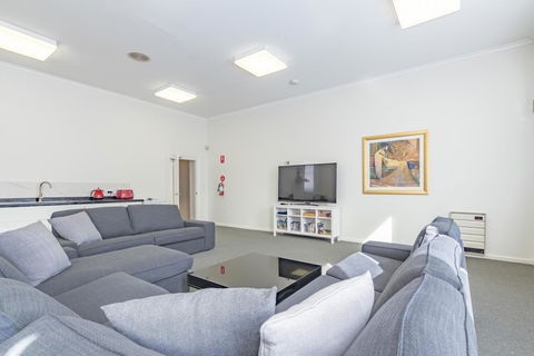 4 Bedroom House - Hobart CBD - Free Parking - Free WIFI - Accommodation Port Hedland 12