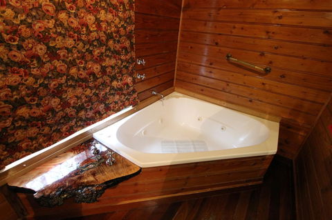 Kerrellie Cottages 2, 4 & 8 Reid Street - Accommodation Port Hedland 11