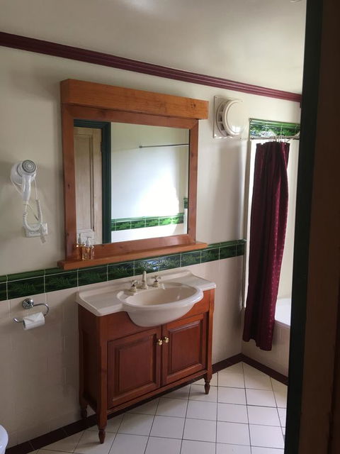 Kerrellie Cottages 2, 4 & 8 Reid Street - Accommodation Port Hedland 18