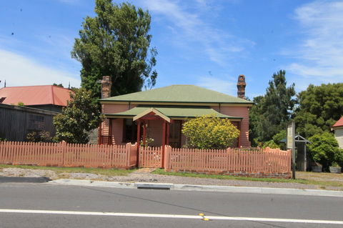 Kerrellie Cottages 2, 4 & 8 Reid Street - Accommodation Port Hedland 2