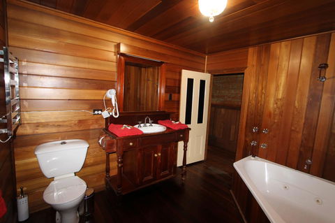Kerrellie Cottages 2, 4 & 8 Reid Street - Accommodation Port Hedland 25