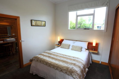 @ The Beach & Not Quite @ The Beach Holiday Cottages - Stanley - Accommodation Port Hedland 12
