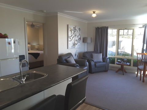 On The Terrace - Accommodation Port Hedland 36