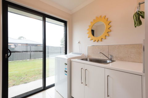 Euphoria House - Accommodation Port Hedland 6