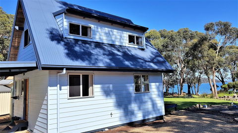 Four Seasons Waterfront Villas - Accommodation Port Hedland 1