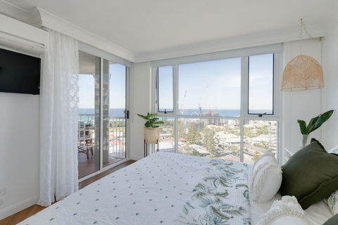 NEW Beautiful 1 Bedroom Beach Views Broadbeach - Accommodation Port Hedland 0