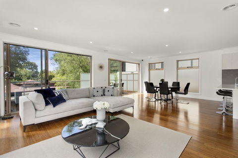NEW Inner Melb Luxury Modern Grand Holiday House - Great Location, Wifi, Parking - Accommodation Port Hedland 1