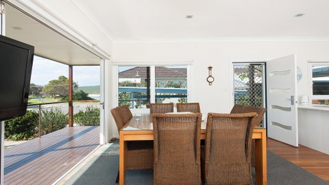 No. 1 Fingal Bay Beach House - The Little Abode - Accommodation Port Hedland 1