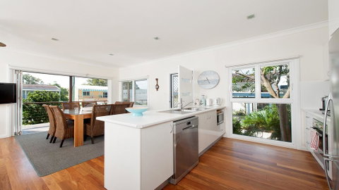 No. 1 Fingal Bay Beach House - The Little Abode - Accommodation Port Hedland 3