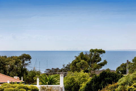 NORTH POINT RETREAT - MORNINGTON - Accommodation Port Hedland 1