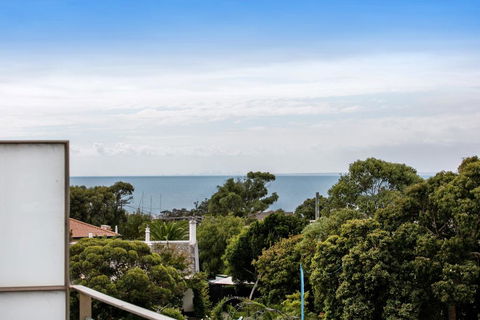 NORTH POINT RETREAT - MORNINGTON - Accommodation Port Hedland 2