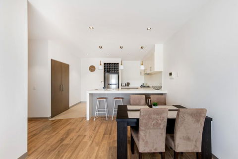 NORTH POINT RETREAT - MORNINGTON - Accommodation Port Hedland 0