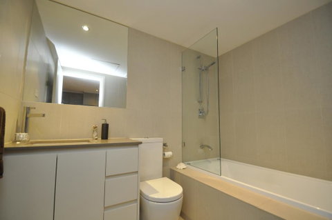 NORTH SYDNEY FULLY SELF CONTAINED MODERN 2 BED APARTMENT (16WAL) - Accommodation Port Hedland 3
