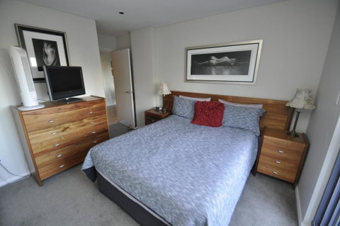NORTH SYDNEY FULLY SELF CONTAINED MODERN 2 BED APARTMENT (16WAL) - Accommodation Port Hedland 0