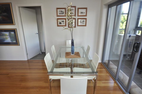 NORTH SYDNEY FULLY SELF CONTAINED MODERN 2 BED APARTMENT (16WAL) - Accommodation Port Hedland 1