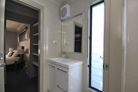 NORTHERN HAVEN-3/16 David Campbell St NH - Accommodation Port Hedland 3