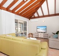 Occy's  Fingal Bay - Accommodation Port Hedland