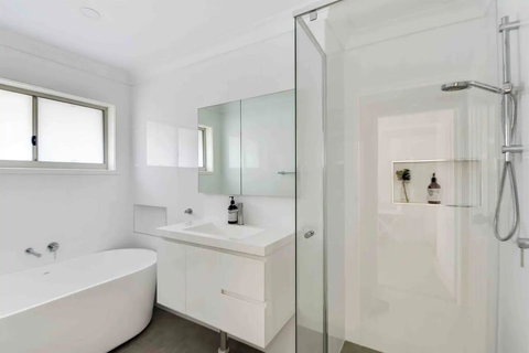 Ocean Views On Barnhill - Accommodation Port Hedland 3