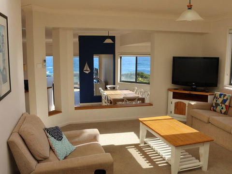 Ocean Views' 4 Ocean Street - Air Conditioned Luxury With Beautiful Ocean Views - Accommodation Port Hedland 2