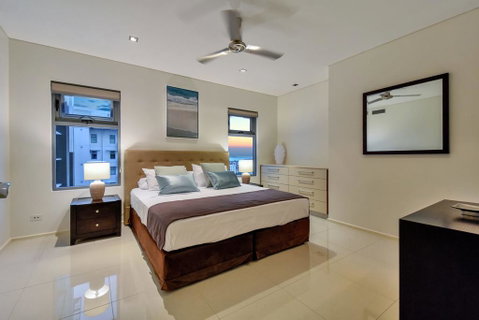 Oceana Darwin Central Oceanfront 3 Bedroom 2 Lounge Room Pool Gym Tennis Court Sleeps 9 - Accommodation Port Hedland 1