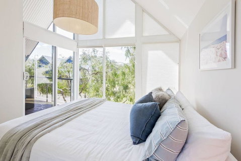 ON THE BEACH - Villa Over The Road From The Beach - Accommodation Port Hedland 0