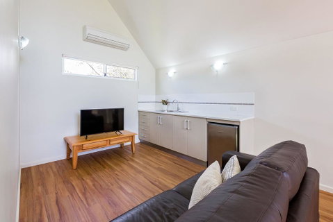 ON THE BEACH - Villa Over The Road From The Beach - Accommodation Port Hedland 2