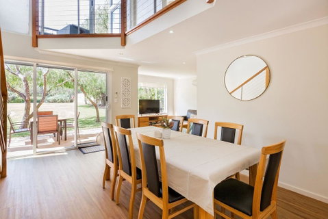 ON THE BEACH - Villa Over The Road From The Beach - Accommodation Port Hedland 1
