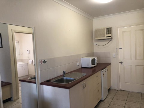 Outback Quarters- Motel Hay - Accommodation Port Hedland 3