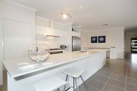 Penguin 4 Bedroom House By Shoalwater Executive Homes - Accommodation Port Hedland 0