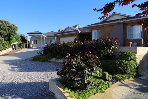 Perth Beachside Holiday House - Accommodation Port Hedland 1