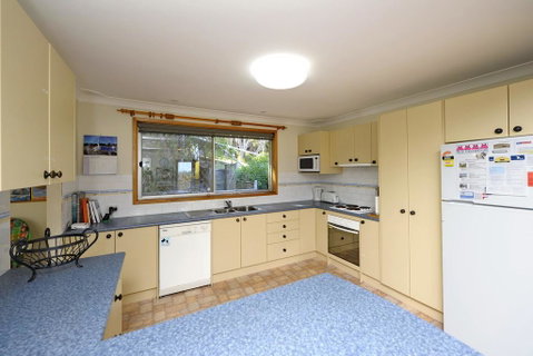 Pet Friendly Lentara St 10 - Fingal Bay - Accommodation Port Hedland 3