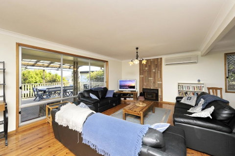 Pet Friendly Lentara St 10 - Fingal Bay - Accommodation Port Hedland 1
