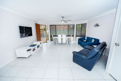 Pet Friendly Tomaree Rd 142 - Shoal Bay - Accommodation Port Hedland 1