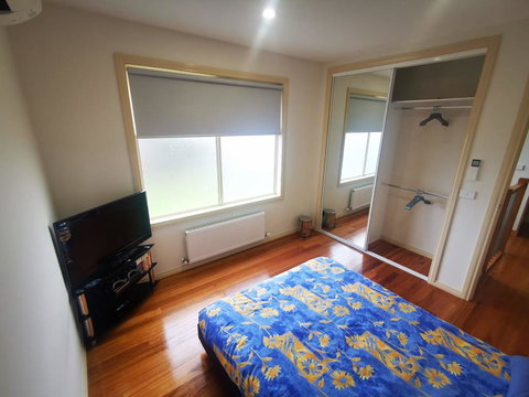 Private Luxury Bedroom - Accommodation Port Hedland 2