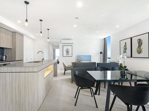 Qube Broadbeach - Luxury 2 Bedroom Ocean View - Accommodation Port Hedland 2