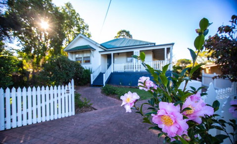 Queen Bee Cottage, Milton - Accommodation Port Hedland 0