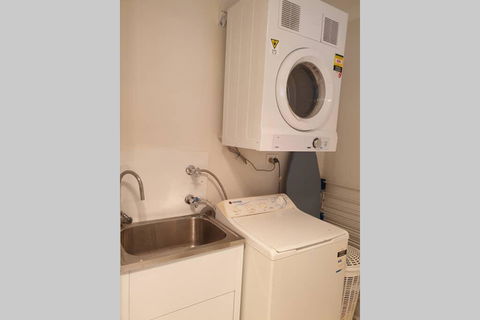 Quiet Apartment Walking Distance To Restaurants - Accommodation Port Hedland 1