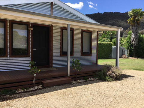 Rail Trail Cottage - Accommodation Port Hedland 0