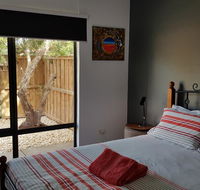 Red Ochre - Large 1BR with Private Courtyard - Accommodation Port Hedland
