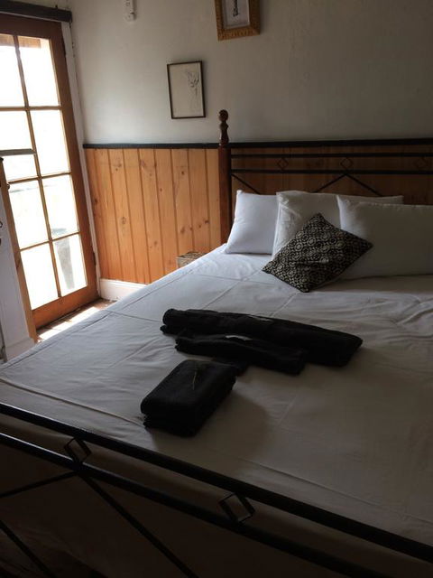 Redhaus Artist Cottage - Accommodation Port Hedland 3
