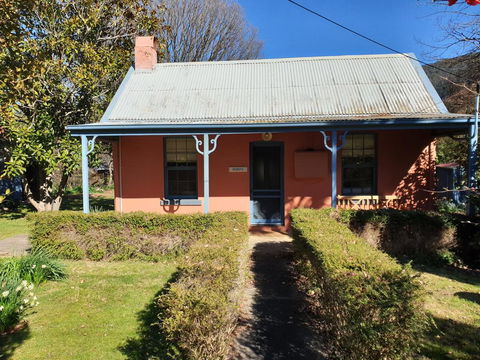Redruth - 2 Bedroom Cottage Situated In Wandiligong - Accommodation Port Hedland 0