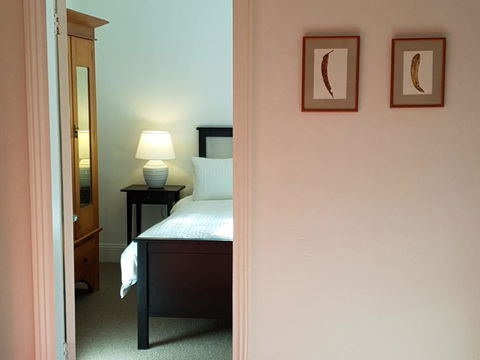 Redruth - 2 Bedroom Cottage Situated In Wandiligong - Accommodation Port Hedland 1