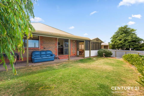 Reef & Vines Port Noarlunga - Accommodation Port Hedland 2